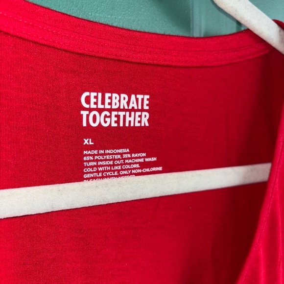 Celebrate together XL Holiday tshirt - Picture 4 of 5